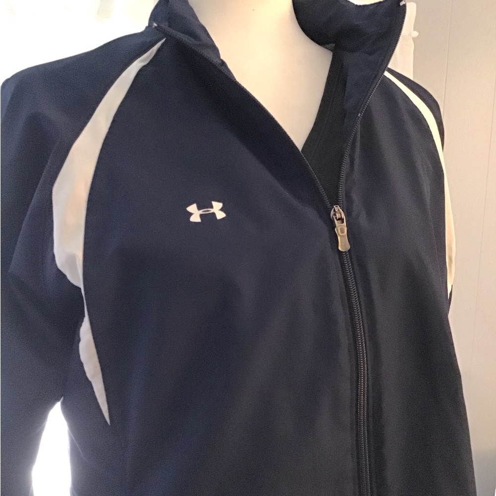 Under Armour Women’s Navy  Blue Lightweight Nylon Jacket. Size Medium